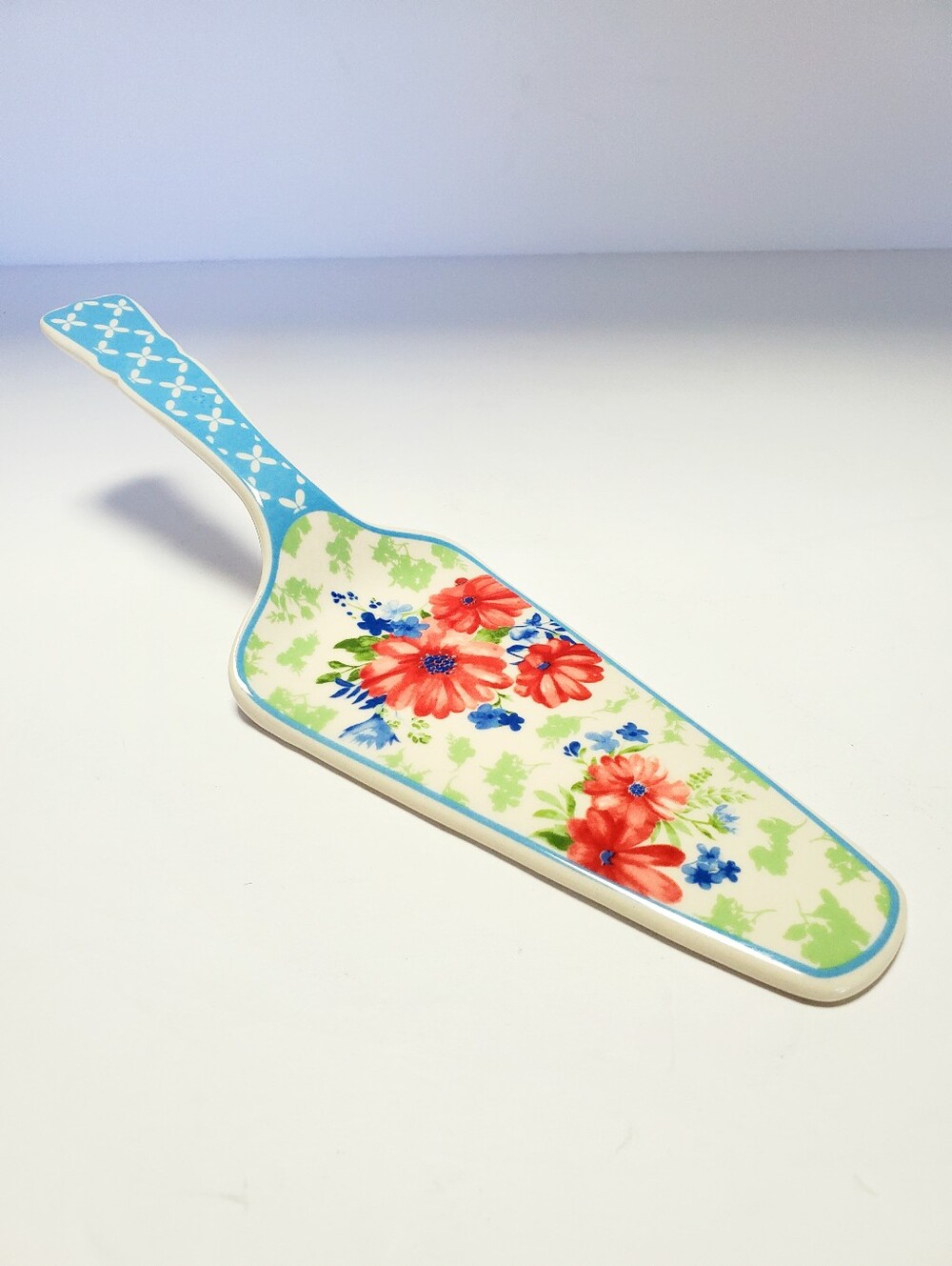 The Pioneer Woman Classic Charm Ceramic Pie Server